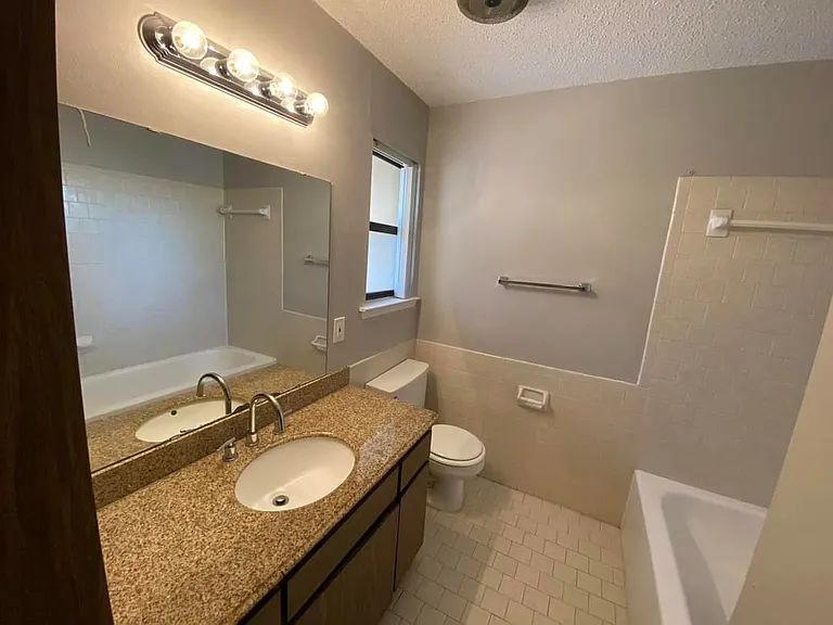 Ashley Oaks Apartments — Photo 14