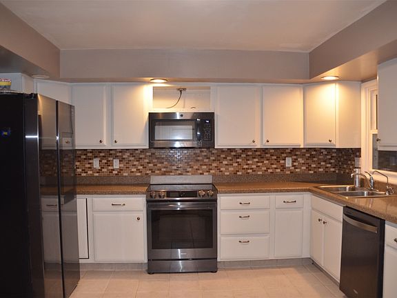2nd image of 10211 NW 80th Ln