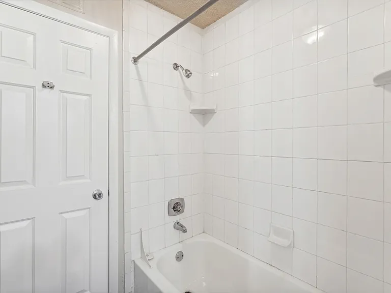 Cypress Pointe Apartment Homes — Photo 27