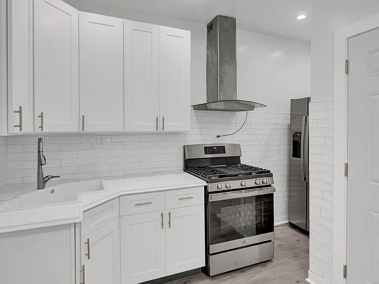 3234 W Waveland Ave #2 — Photo 8