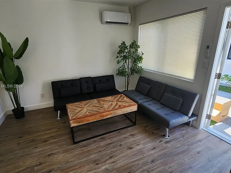 1946 Pierce St #3 — Photo 43