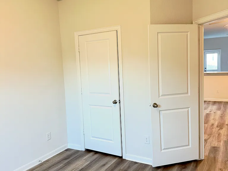 2075 Hartley Dr — Photo 7
