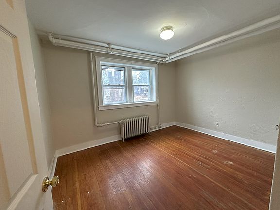 5th image of 40 Parkwood St #B2