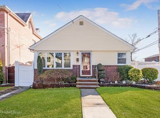 16204 12th Rd, Whitestone, NY 11357