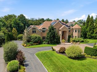 15 Peppermill Lane, Dix Hills, NY 11746