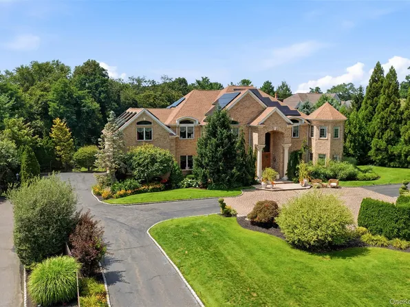 15 Peppermill Lane, Dix Hills, NY 11746