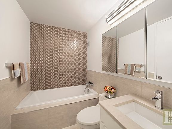 3rd image of 160 W 66th St APT 30H