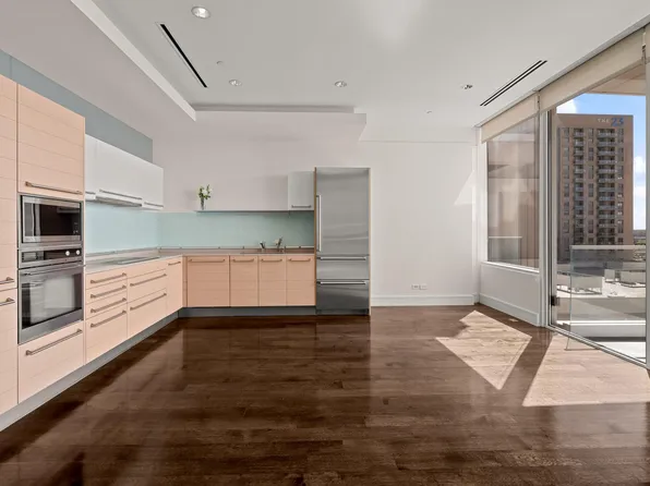 2408 Victory Park Ln APT 1131, Dallas, TX 75219