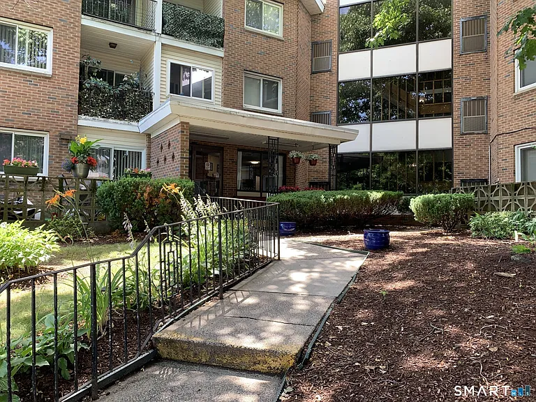 124 Biruta St #A2 — Photo 2