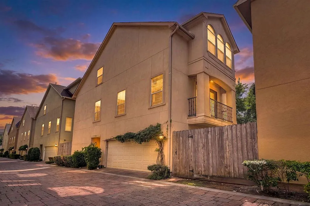 2 bed, 2.0 bath, 1806 sqft, $2,600 — Photo 1