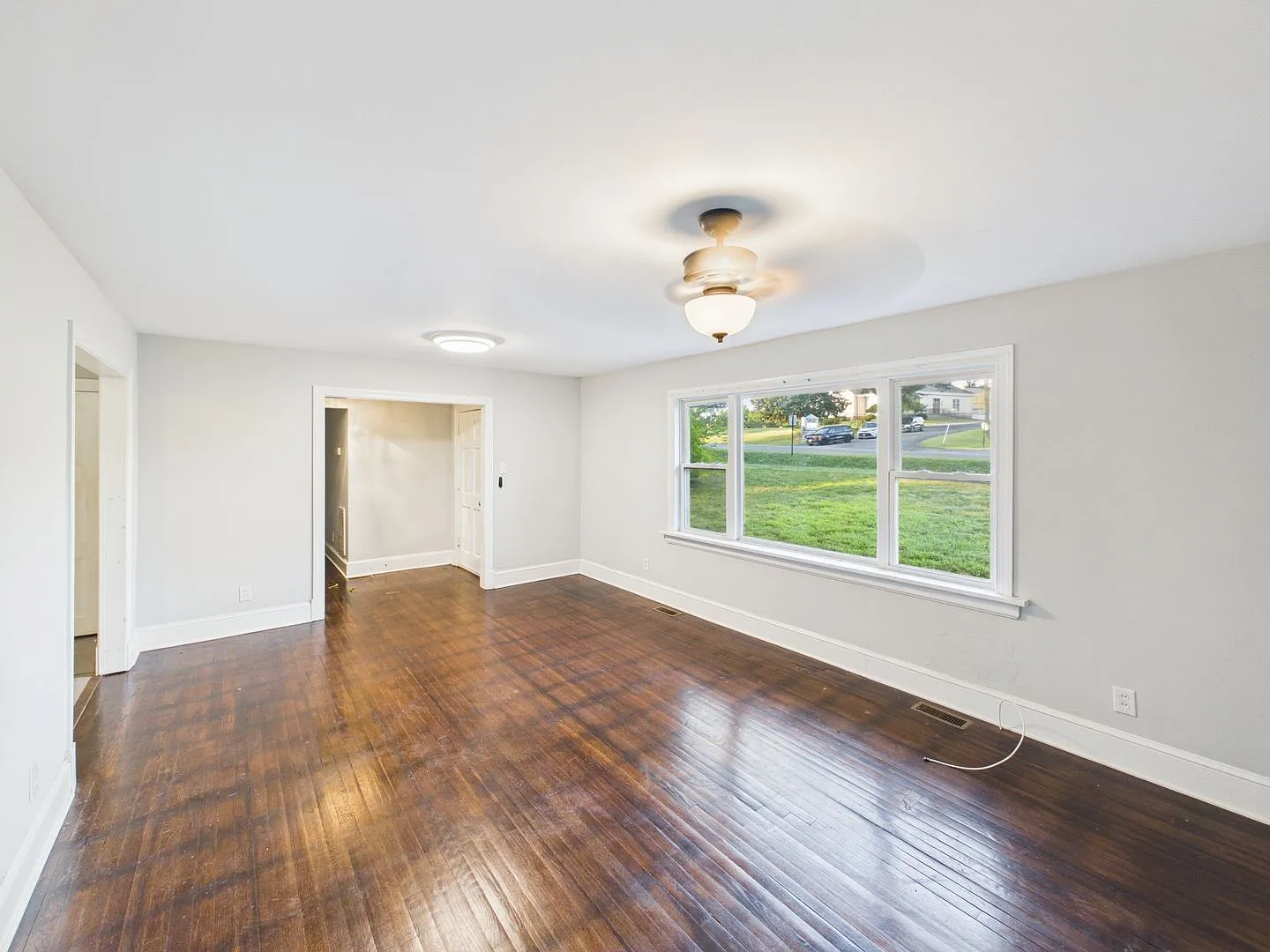 4 bed, 3.0 bath, 2418 sqft, $2,695 — Photo 3