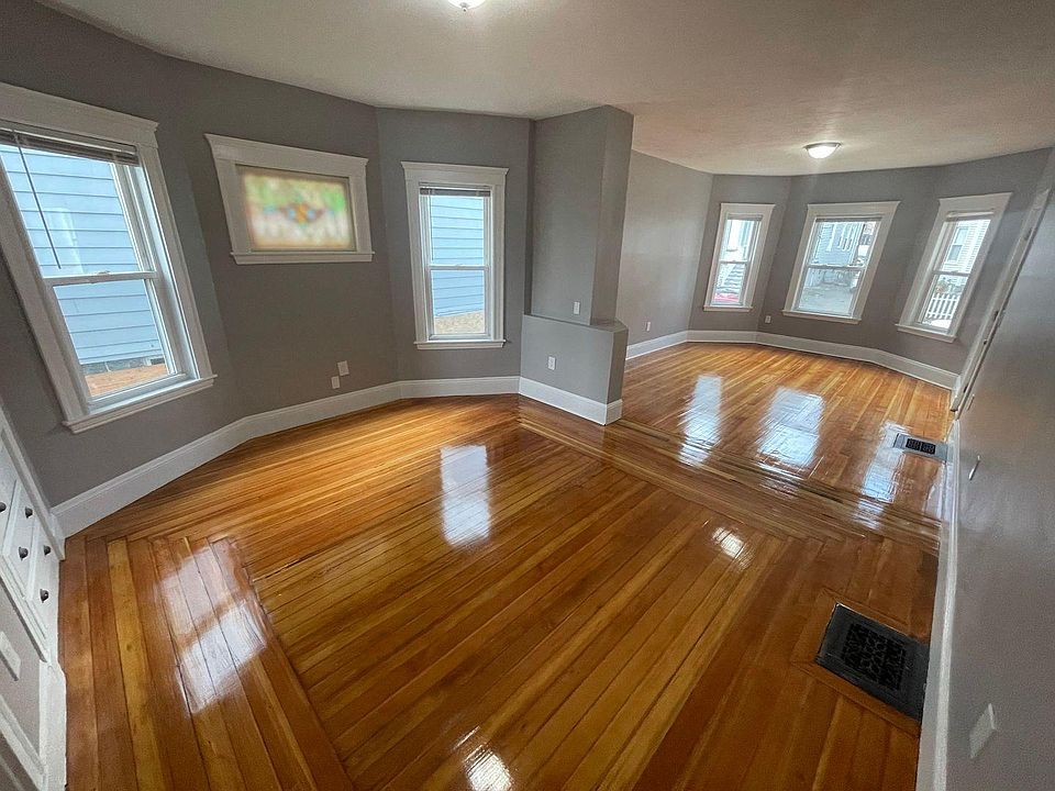 1st image of 12 Leslie St Unit 3
