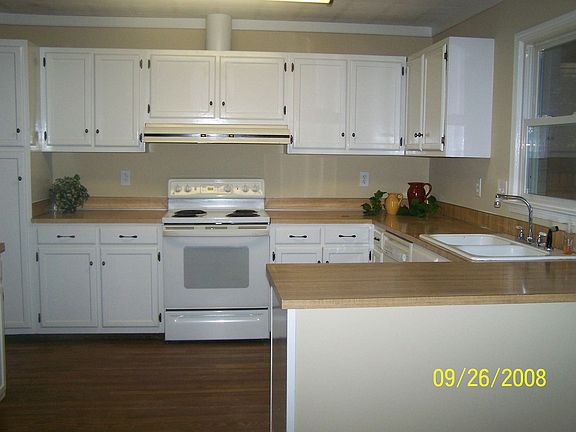 Spacious kitchen, new tops to come