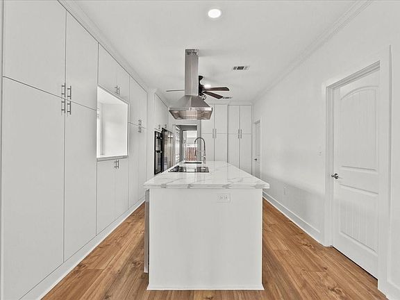 4th image of 7013 Corsicana St