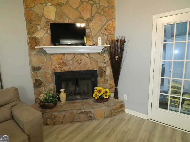 933 Ohara Dr — Photo 15