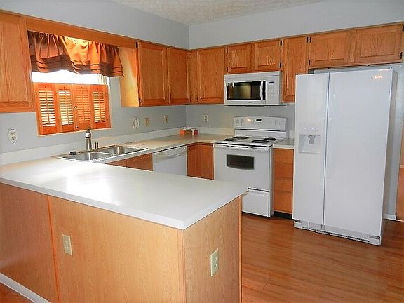 3rd image of 7405 Harbour Town Dr