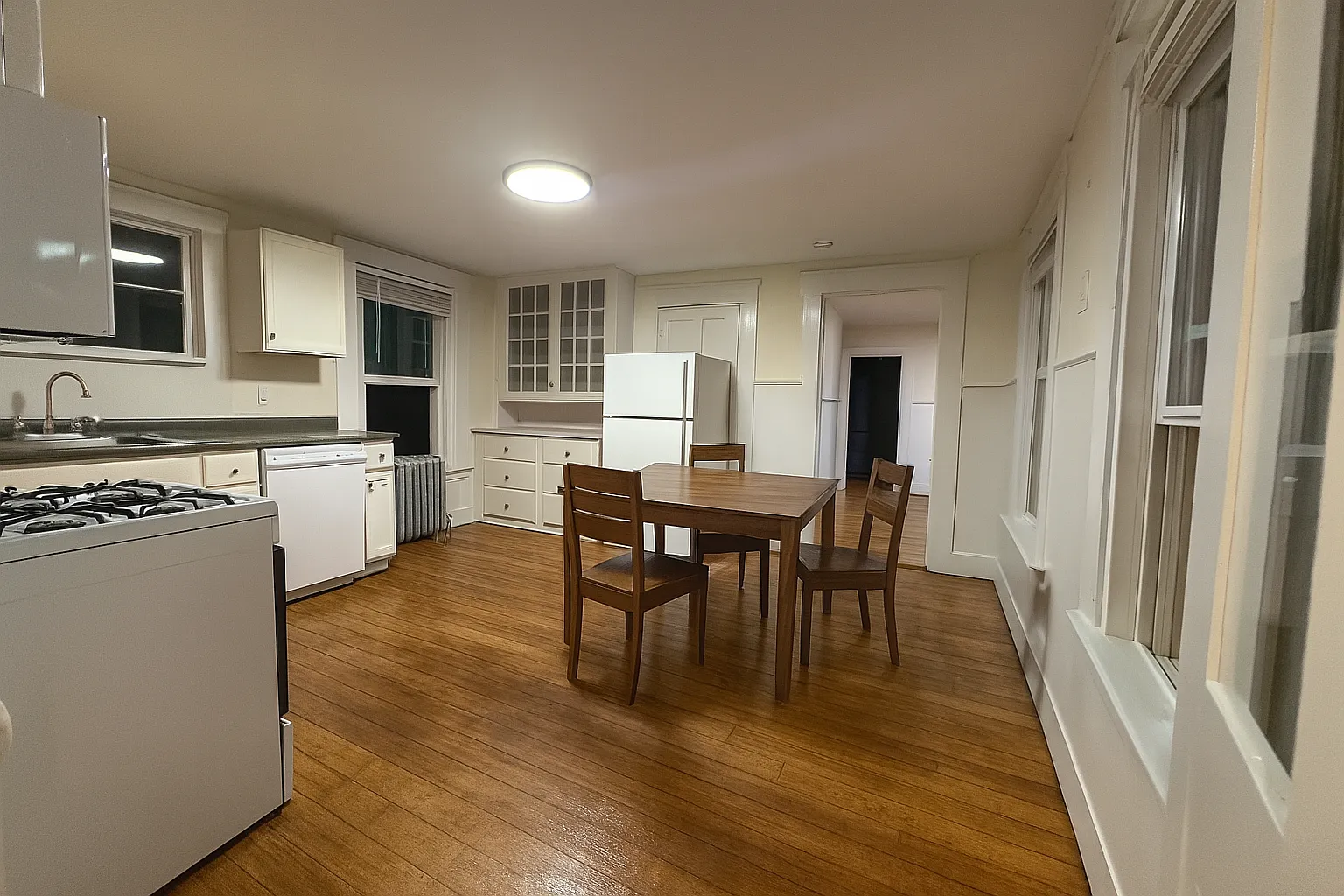 2 bed, 800 sqft, $2,270 — Photo 1