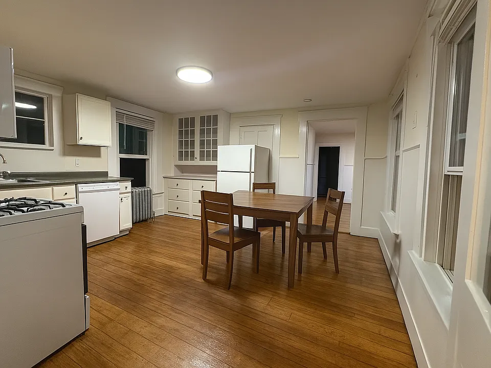26 Pleasant St #1