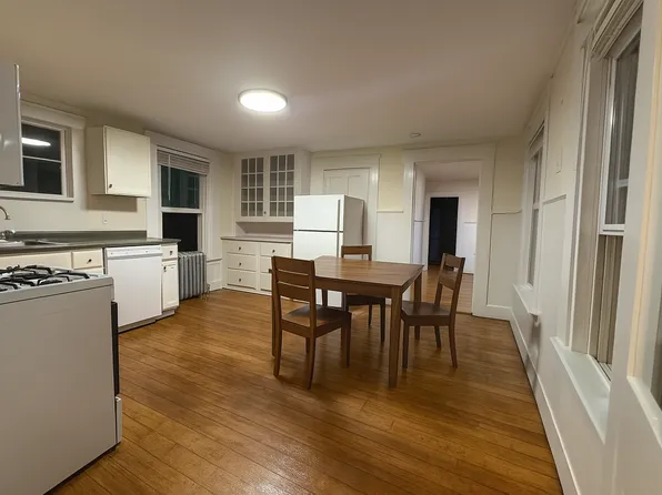 26 Pleasant St, Salem, NH