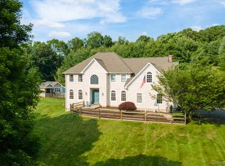 25 Curtiss Mdws, Woodbury, CT 06798