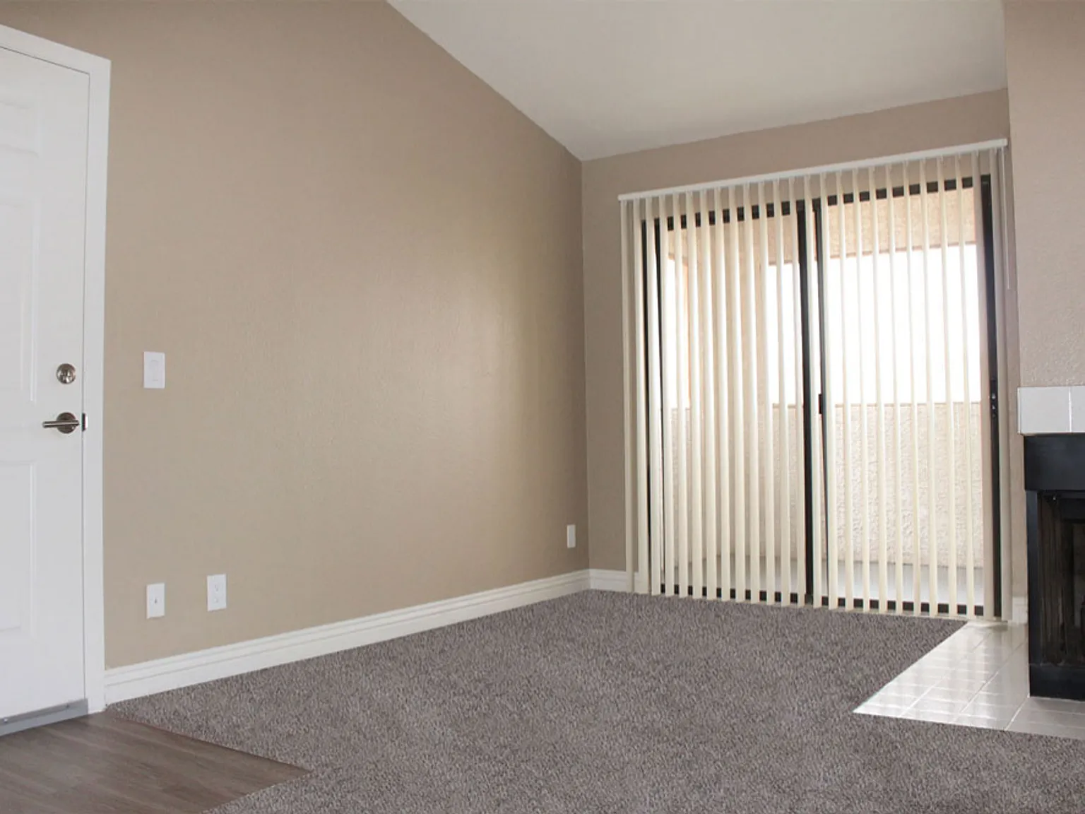 Mandalay Bay Apartments — Photo 1