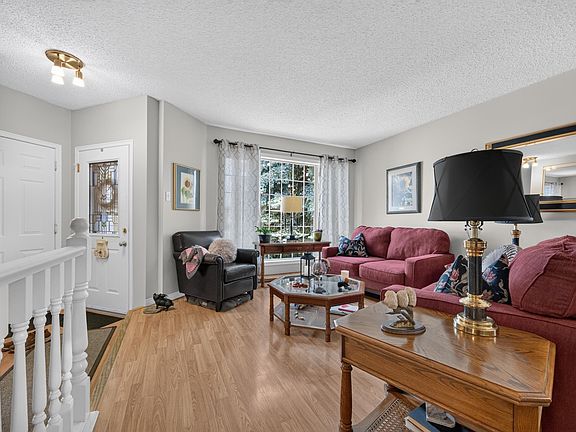 5th image of 524 Rainbow Cres