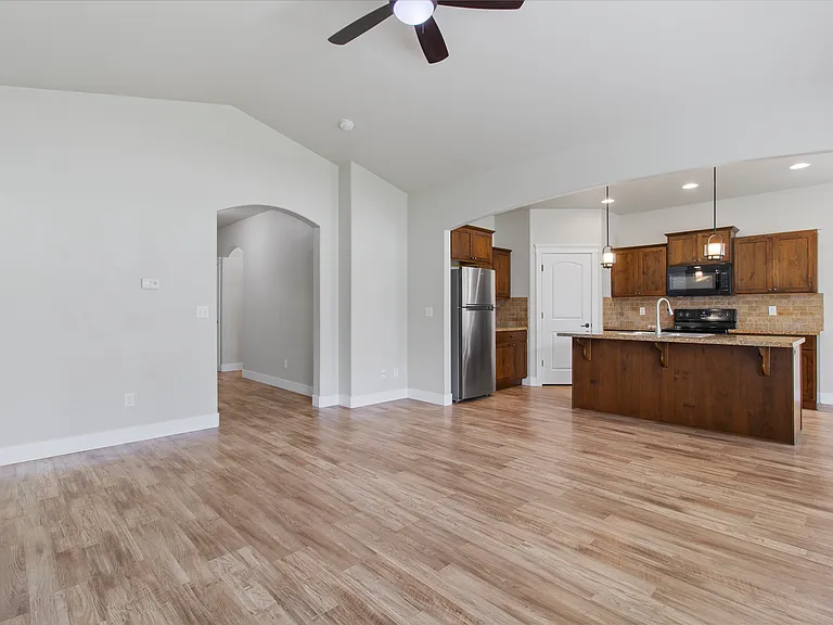 1015 White Birch Ave — Photo 9