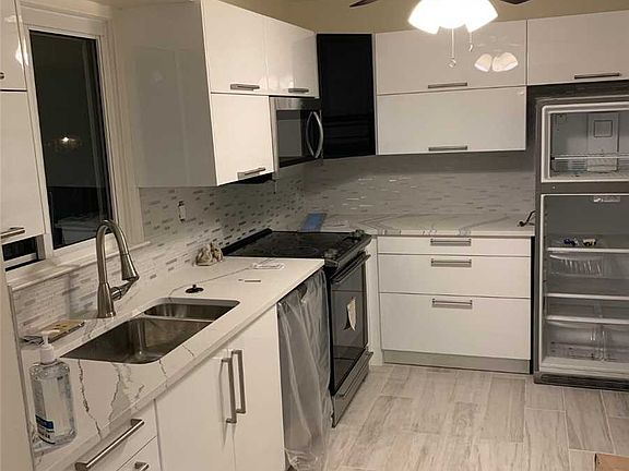 2nd image of 22501 59th Ave
