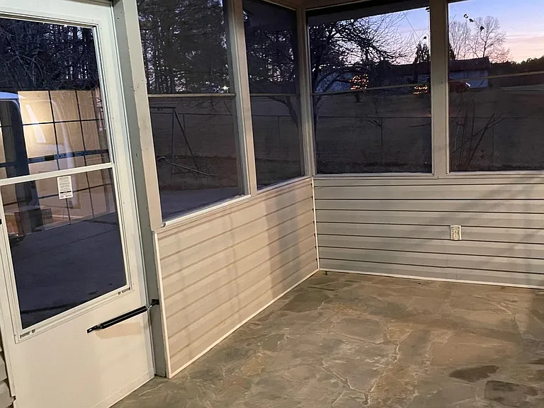 3075 Glen Wallace Dr — Photo 36