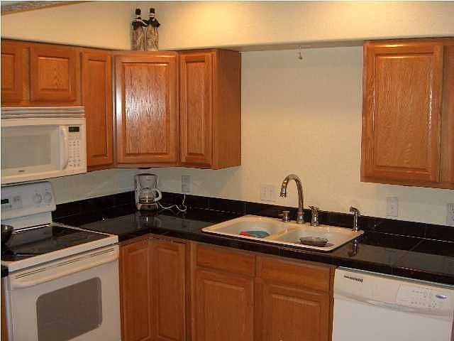 Beautiful kitchen cabinets and appliances