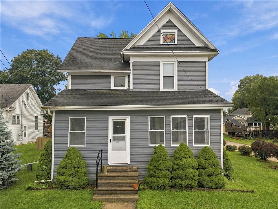 1st image of 607 N 1st St