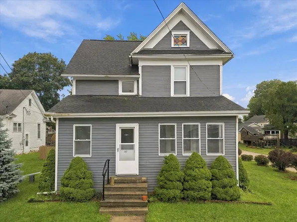 607 N 1st St, Ashton, IL 61006