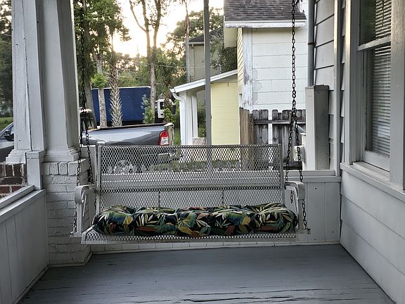 4th image of 803 W Henry Ave