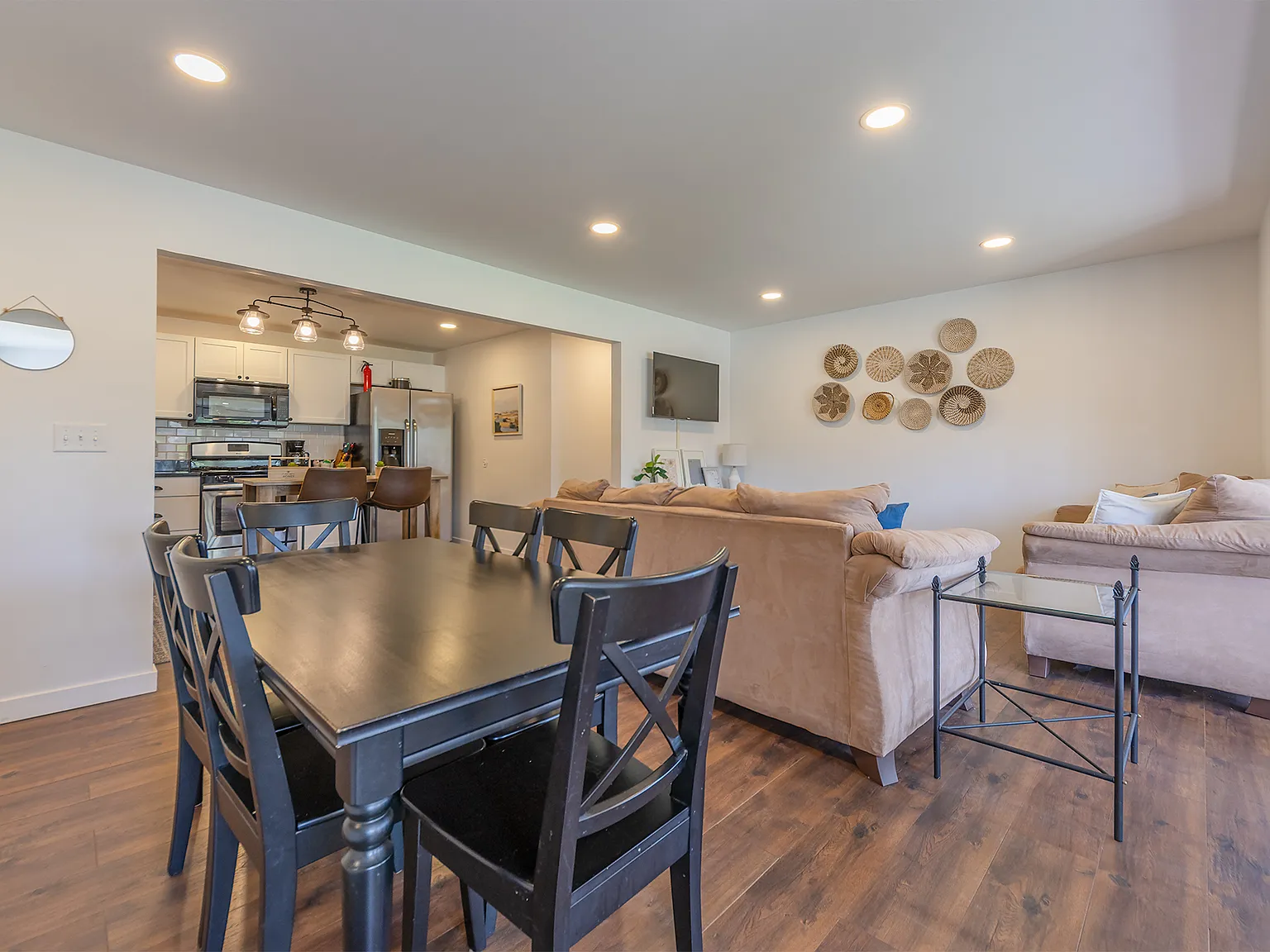 3 bed, 900 sqft, $1,550 — Photo 3