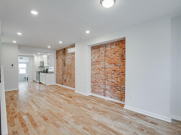 2nd image of 1234 N Myrtlewood St