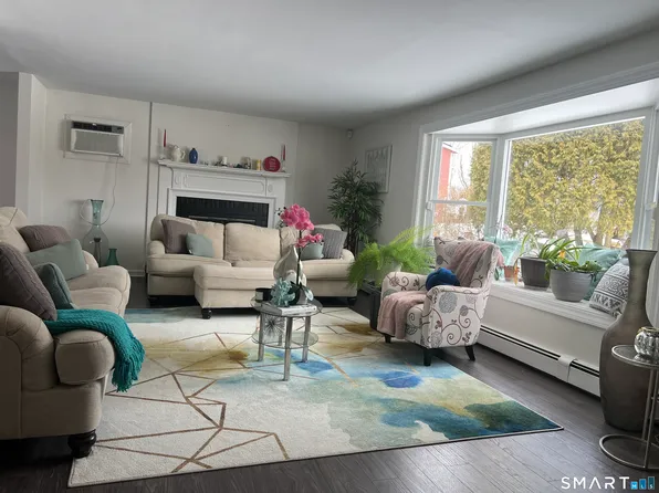 79 Westbrook Dr, Waterbury, CT 06705