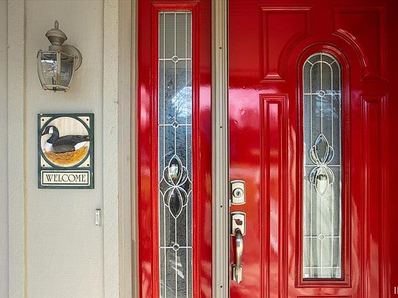 3rd image of 3824 Maplewood Dr