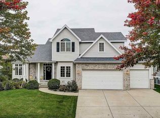 707 Pleasant Valley Pkwy, Waunakee, WI 53597