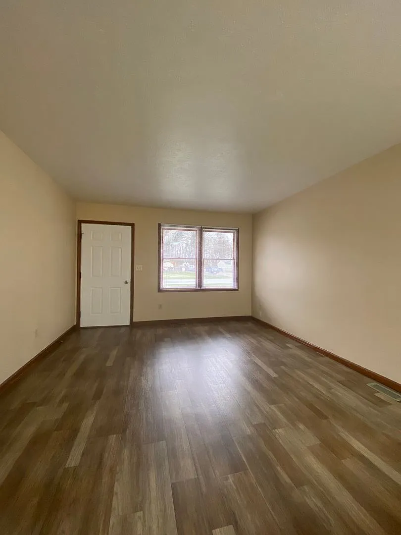 1007 Zollinger Rd — Photo 3