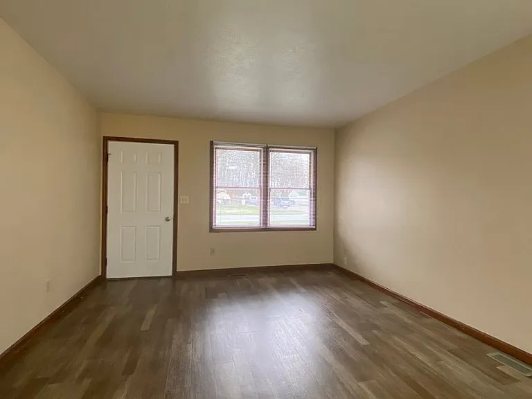 1007 Zollinger Rd — Photo 2