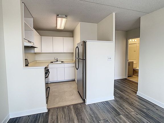 3rd image of 300 Cathedral Pkwy #19G