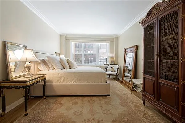 Sold by Siderow Residential Group | media 2