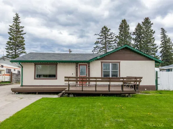 114 W Poboktan Rd, Hinton, AB T7V 1G6