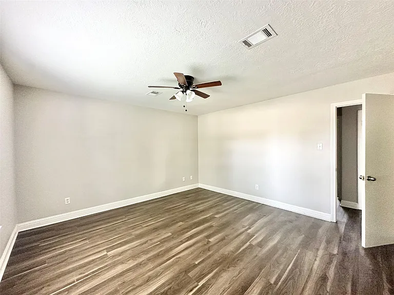 2523 Castle Pl — Photo 12