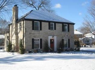 3229 N Knoll Ter, Wauwatosa, WI 53222