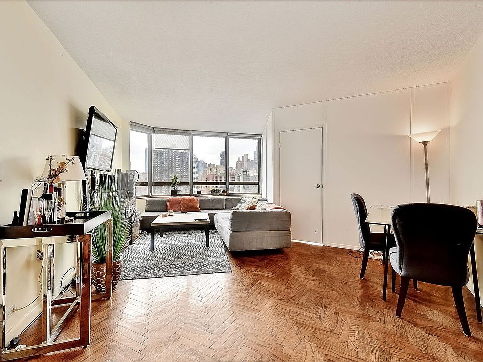 1st image of 630 1st Ave APT 25L