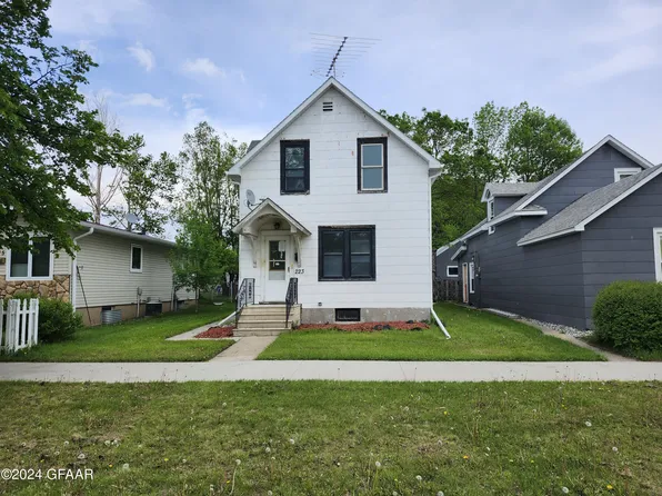 223 3rd Ave SE, Valley City, ND 58072