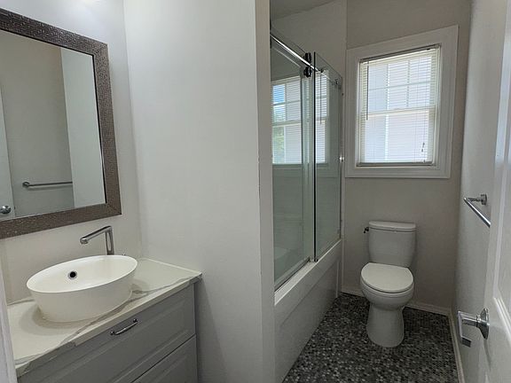 4th image of 220 Hamilton St #1
