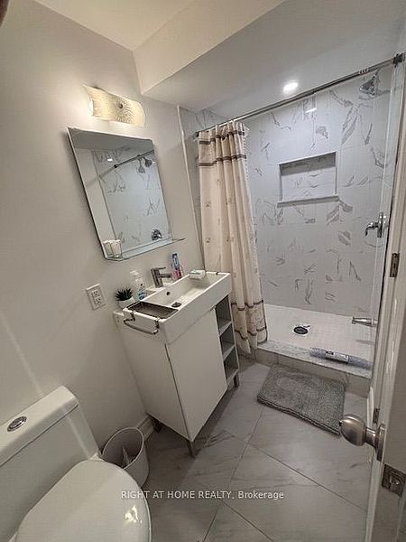 Toronto Townhouse for rent - 1 Bedroom — photo 7