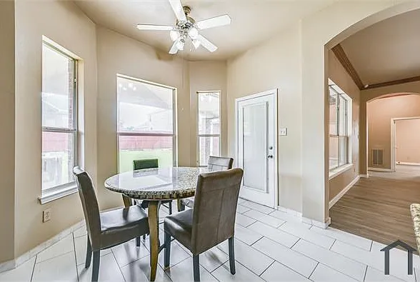 606 Primavera Dr — Photo 9